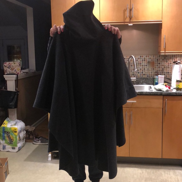 Coloratura 100% wool cape - Picture 4 of 4